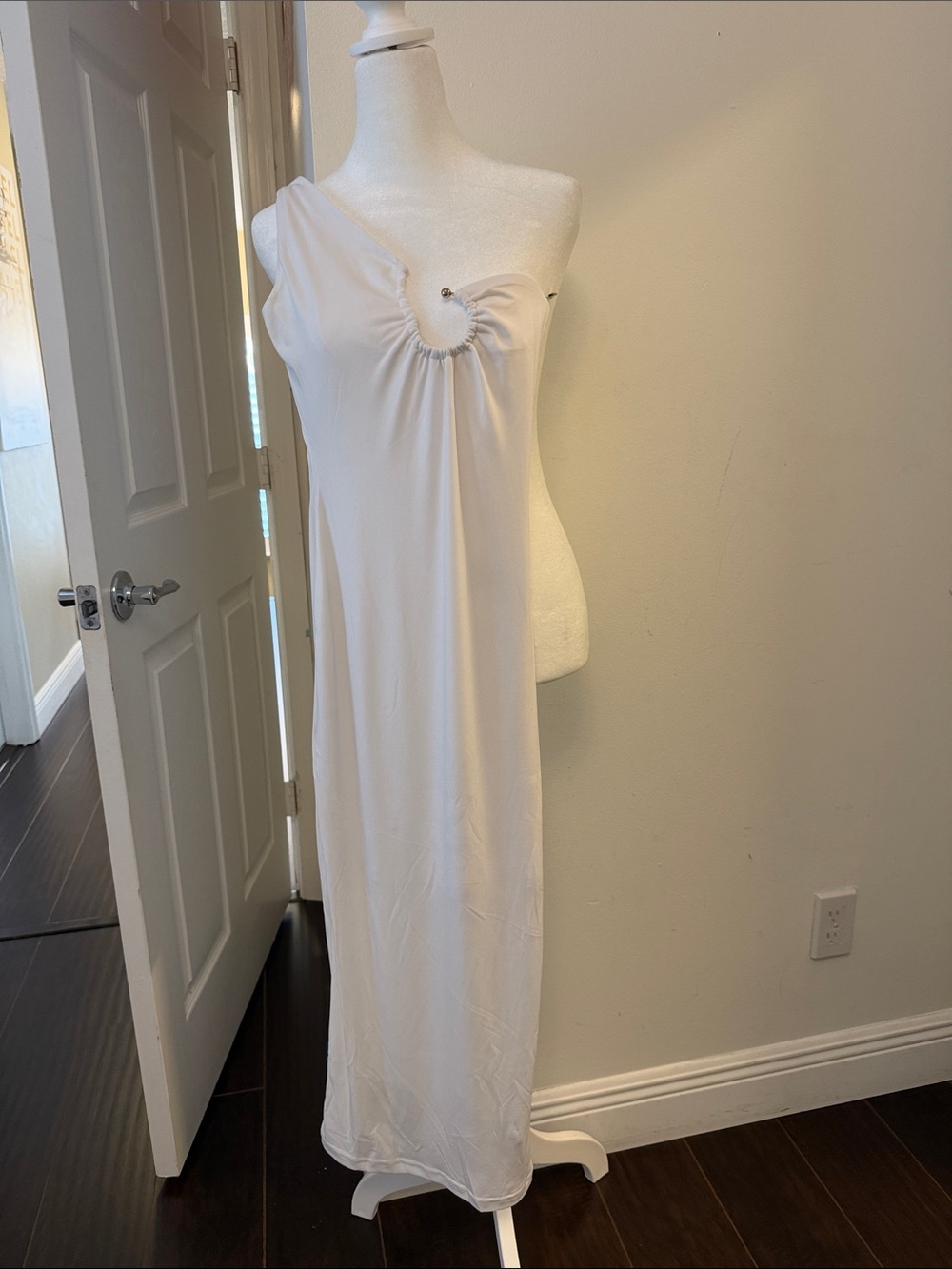 Asymmetric One-Shoulder White Slip with Decorative Ring